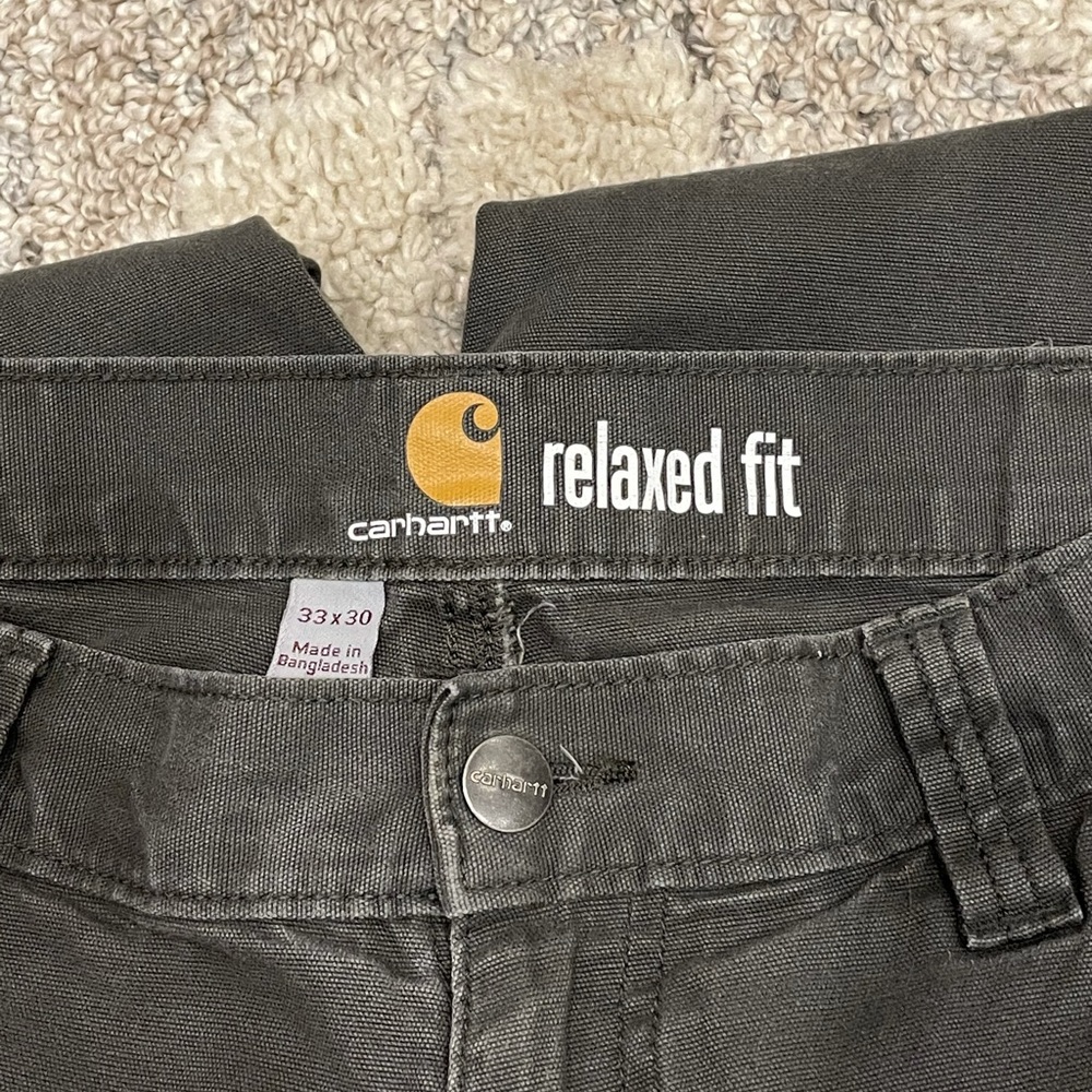 Gently used. Men’s Carhartt pants. Size 33x30